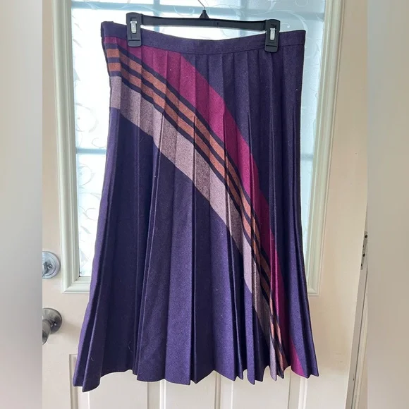 Vintage Personal size 18 union made wool pleated midi skirt with side zipper. - Picture 3 of 7